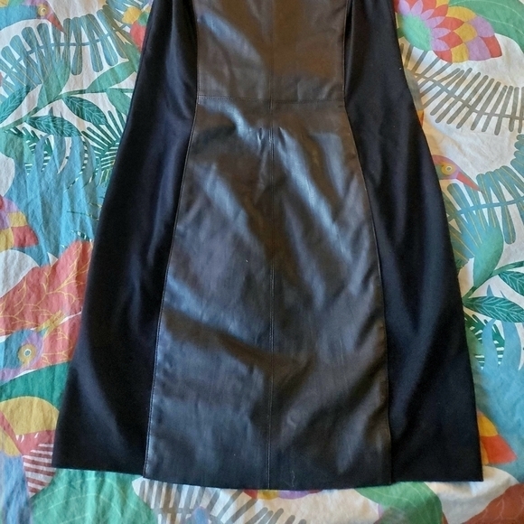 Le Chateau Medium Sheath Black Dress Faux-Leather - Picture 4 of 11